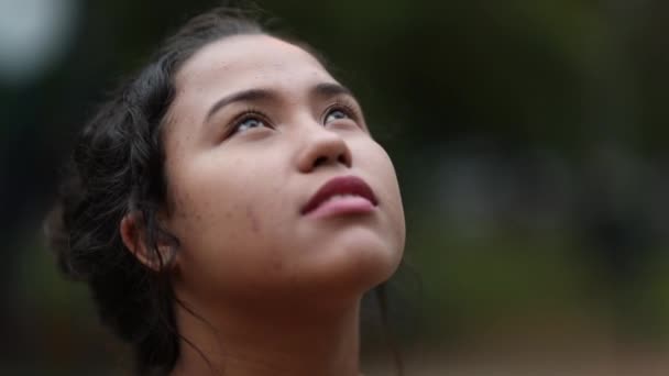 Hispanic Young Woman Face Contemplation Loooking Sky Hope Faith — стоковое видео