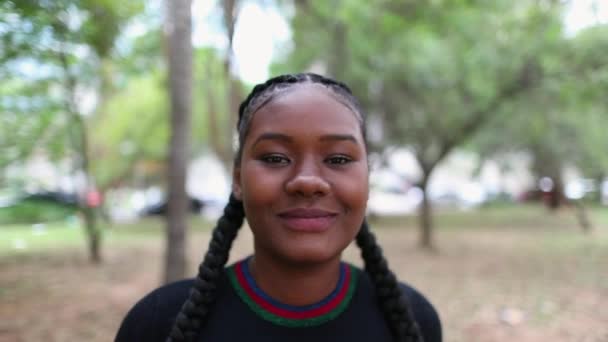 Smiling Confident Black Girl Walking Park Looking Camera — Stockvideo