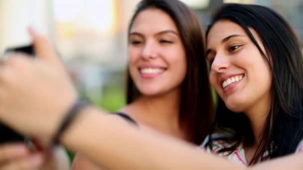 Millennial Girls Taking Selfie Photo Smartphone — 图库视频影像
