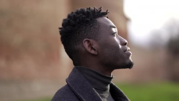 Contemplative Young African Black Man Standing Looking Sky Hope Faith — Vídeo de Stock