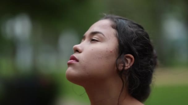 Young Woman Closing Eyes Meditation — Αρχείο Βίντεο
