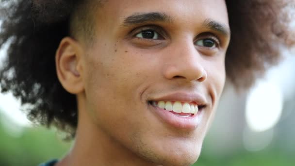 Happy Young Black Man Smiling Looking Horizon — Αρχείο Βίντεο