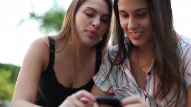 Millennial Women Sharing Cellphone Social Media Two Girls Using Smartphone — Stok video