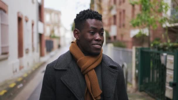 Confident Elegant Black African Walks Forward Smiling Winter Europe — Wideo stockowe
