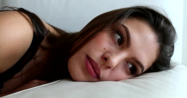 Young Woman Taking Decision Getting Bed — Stok video