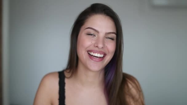 Attractive Young Woman Shock Surprise Reaction Emotion Pretty Girl Reacting — Videoclip de stoc