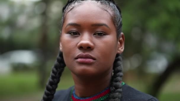 Dramatic Black African Woman Looking Camera Portrait Diverse Ethnic Girl — Αρχείο Βίντεο