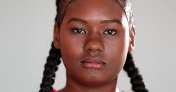 Portrait African Young Woman White Background — Αρχείο Βίντεο