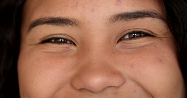 Happy Hispanic Woman Eyes Close Macro Closeup Teen Girl Eye — Wideo stockowe