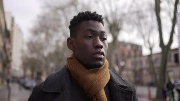 Young Elegant Black African Man Walking City Sidewalk — Αρχείο Βίντεο