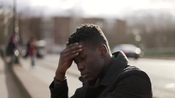 Preoccupied Black African Man Sitting City Street Curb Feeling Anxiety — Stok video