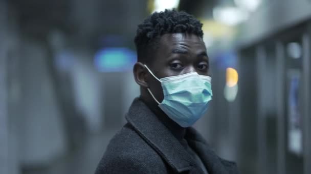Black Man Standing Subway Platform Wearing Coronavirus Face Mask Prevention — Stockvideo