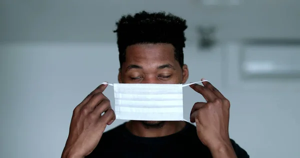 Young Black African Man Wearing Surgical Face Mask — Stock Fotó