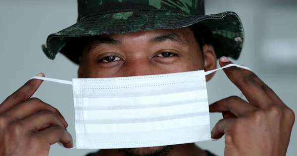 Young African Man Putting Face Mask Prevention — Fotografia de Stock