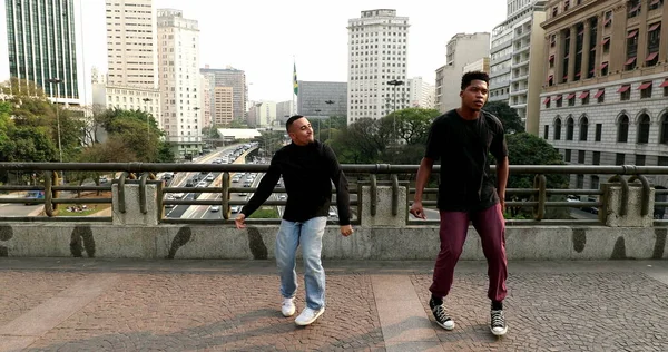 Two Dancers Dancing Urban Downtown City — Fotografia de Stock