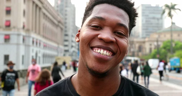 Trendy Young Black African Man Smiling Camera Downtown City Real — ストック写真