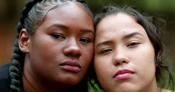 Beautiful Ethnically Diverse Women Posing Camera — Stockfoto