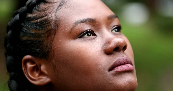African Woman 20S Face Looking Sky Black Ethnicity Girl Hope — Zdjęcie stockowe