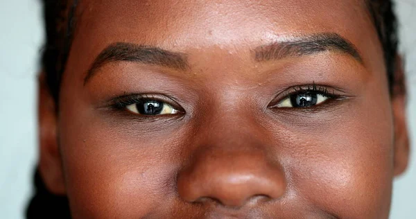 African Woman Eyes Smile Casual Macro Close Mixed Race Girl — Foto Stock