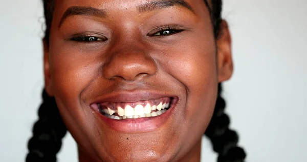 African Girl Spontaneous Smile Young Black Woman Smiling Authentic Casual — Fotografia de Stock