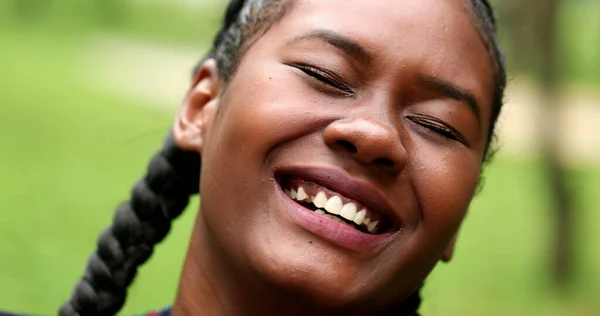 African Girl Laughing Park Close Face Authentic Real Life Laugh — Stock Photo, Image