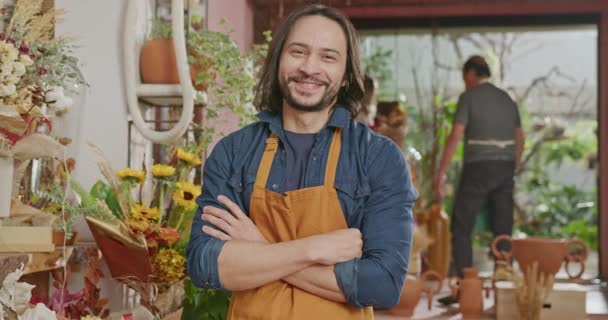 Portrait Young Man Wearing Apron Standing Small Business Flower Shop — Vídeos de Stock