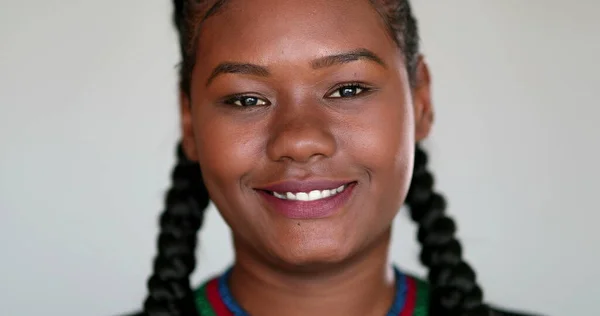 Casual African Girl Smile Young Woman Portrait Face — Zdjęcie stockowe