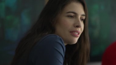 Düşünceli genç kadın portresi. Düşünceli insan gerçek ifadesi.