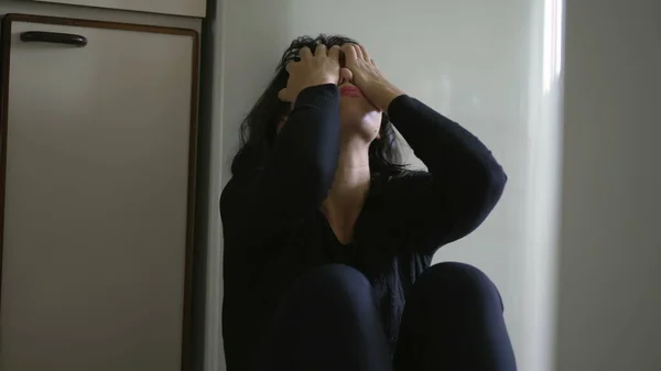 Struggling Woman Taking Deep Breath Suffering Alone Emotional Anxiety Sitting — Stockfoto