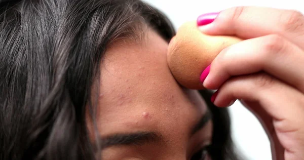 Latina Girl Applying Make Hispanic Young Woman Applies Makeup Front —  Fotos de Stock