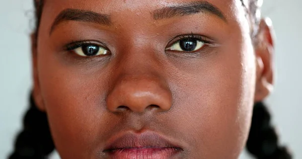 Intense Serious African Young Woman Staring Camera Portrait Black Girl — Foto de Stock