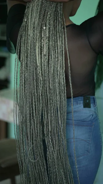 Black Latina Girl Dreadlocks Hair African Woman Plays Box Braids — Stockfoto