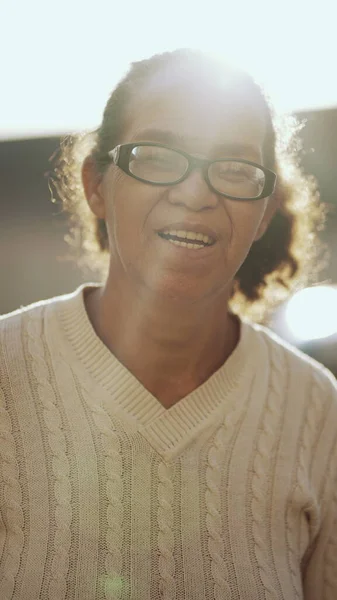 Senior South American Lady Standing Smiling Lens Flare Vertical Video — Φωτογραφία Αρχείου