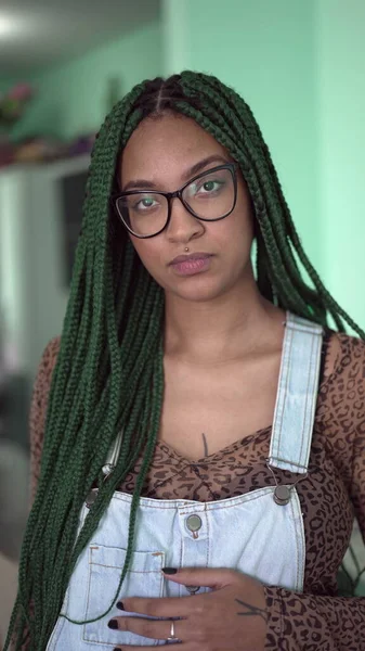 Black Hispanic Young Woman Green Dreadlocks Looking Camera — Stockfoto
