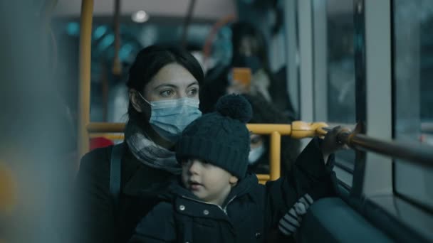 Mother Toddler Baby Riding Bus Wearing Covid Face Mask — Vídeo de Stock