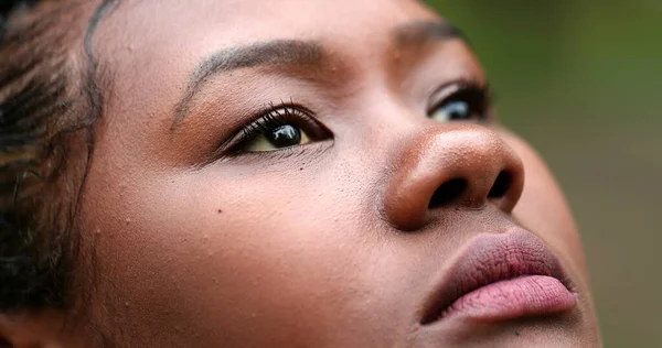 Thoughtful African Woman Face Looking Sky Contemplation — Stockfoto