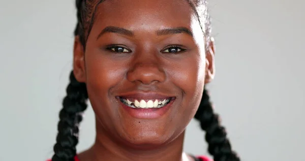 Portrait African Girl Smiling Camera Close Face 20S — Foto de Stock