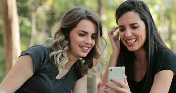 Authentic Friends Together Outdoors Checking Cellphone Girls Looking Holding Smartphone — Stockfoto