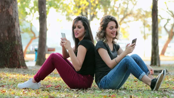 Friends Together Sharing Internet Media Content Together Outdoors Girlfriends Seated — Fotografia de Stock
