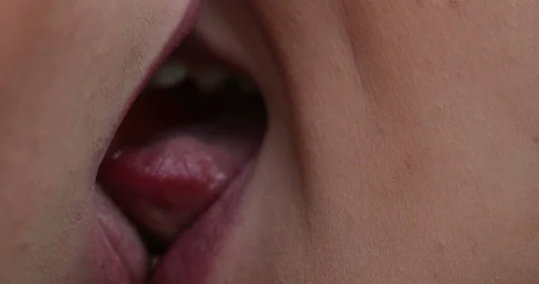 Extreme Closeup Lesbian Lgbt French Kiss — 图库照片