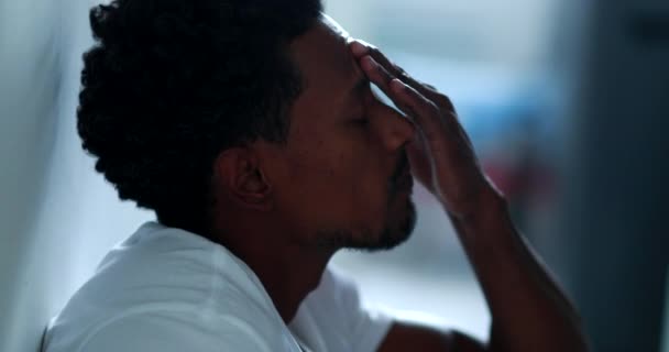 Concerned Black Man Rubbing Face Head Hand Feeling Worry Stress — Vídeo de Stock