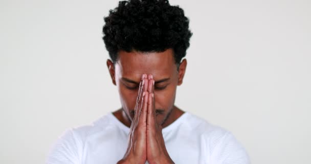 Happy African Man Worshiping Smiliung Portrait Black Person Feeling Spiritual — ストック動画