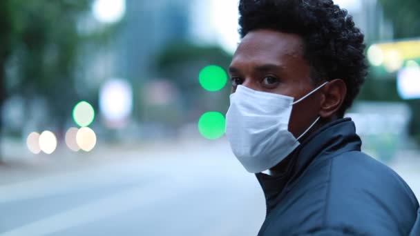 African American Man Standing City Wearing Pollution Covid Mask Urban — стоковое видео