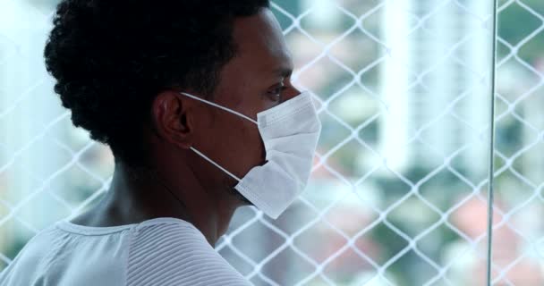 African American Indoors Wearing Face Mask Air Pollution Covid19 Coronavirus — Wideo stockowe