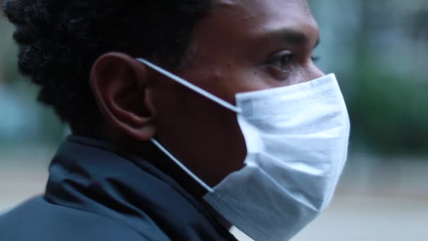 Black Man Wearing Pollution Covid Mask City Urban Setting African — Stok video