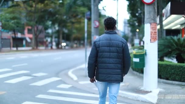 Back Black Man Walking City Evening Crossing Street — Video Stock