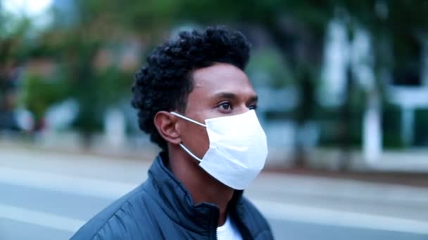 Confident Black Man Walking City Sidewalk Wearing Mask — Stok Video