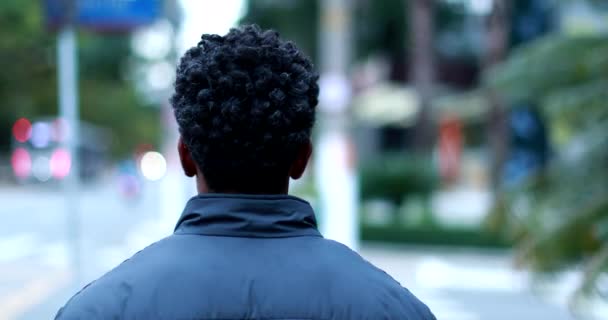 Back Man Walking City Street African American Person Walks Urban — Stockvideo