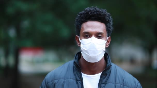 Portrait African Black Man Wearing Covid Mask Epidemic Outreak Looking — Stok video