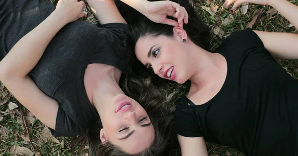 Two Best Friends Lay Field Daydreaming Looking Sky — Foto Stock